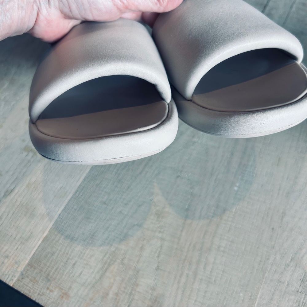 Fitflop Pale Taupe Slide Sandals Size 8.5 - Picture 5 of 9